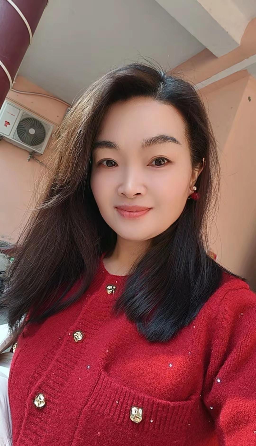 亲爱的老几，今年做个温暖的人，以最大的平静去爱我们不确定的生活，人静心安物简知足