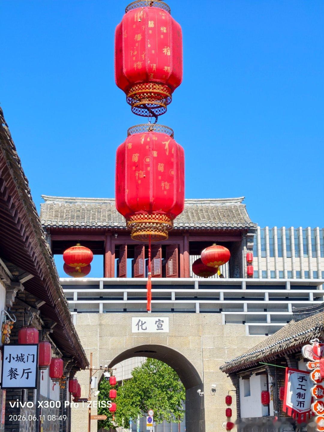 与其讨好全世界，不如守好眼前的一亩三分地。这叫“情绪聚焦”，活得那叫一个通透、实