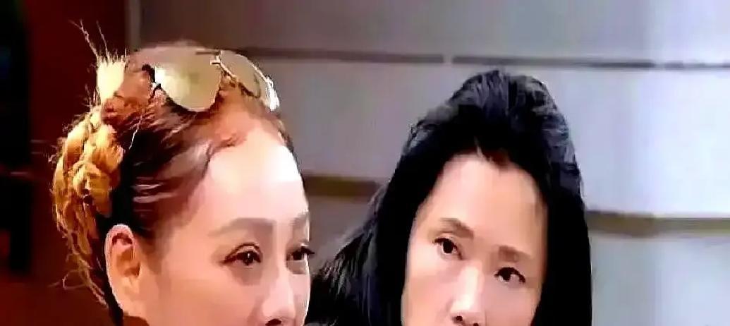 分居10年不离婚，梁朝伟图啥？
 
刘嘉玲在节目里一句话炸场：梁朝伟在家可以三天