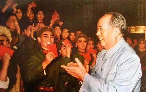 “他们越骂得凶，我就越高兴。让他们骂上半个世纪吧！我这两首诗，也就是答复那些王八