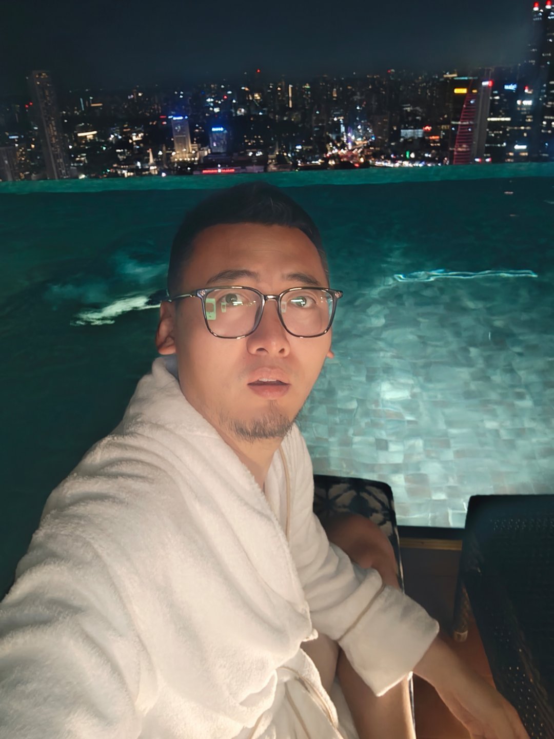 泳池满分，可我不会游泳[允悲][允悲][允悲]  ​​​