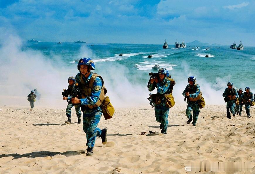 2025年越南海军第4军区联合登陆演习。该军区1975年10月26日成立，肩负着