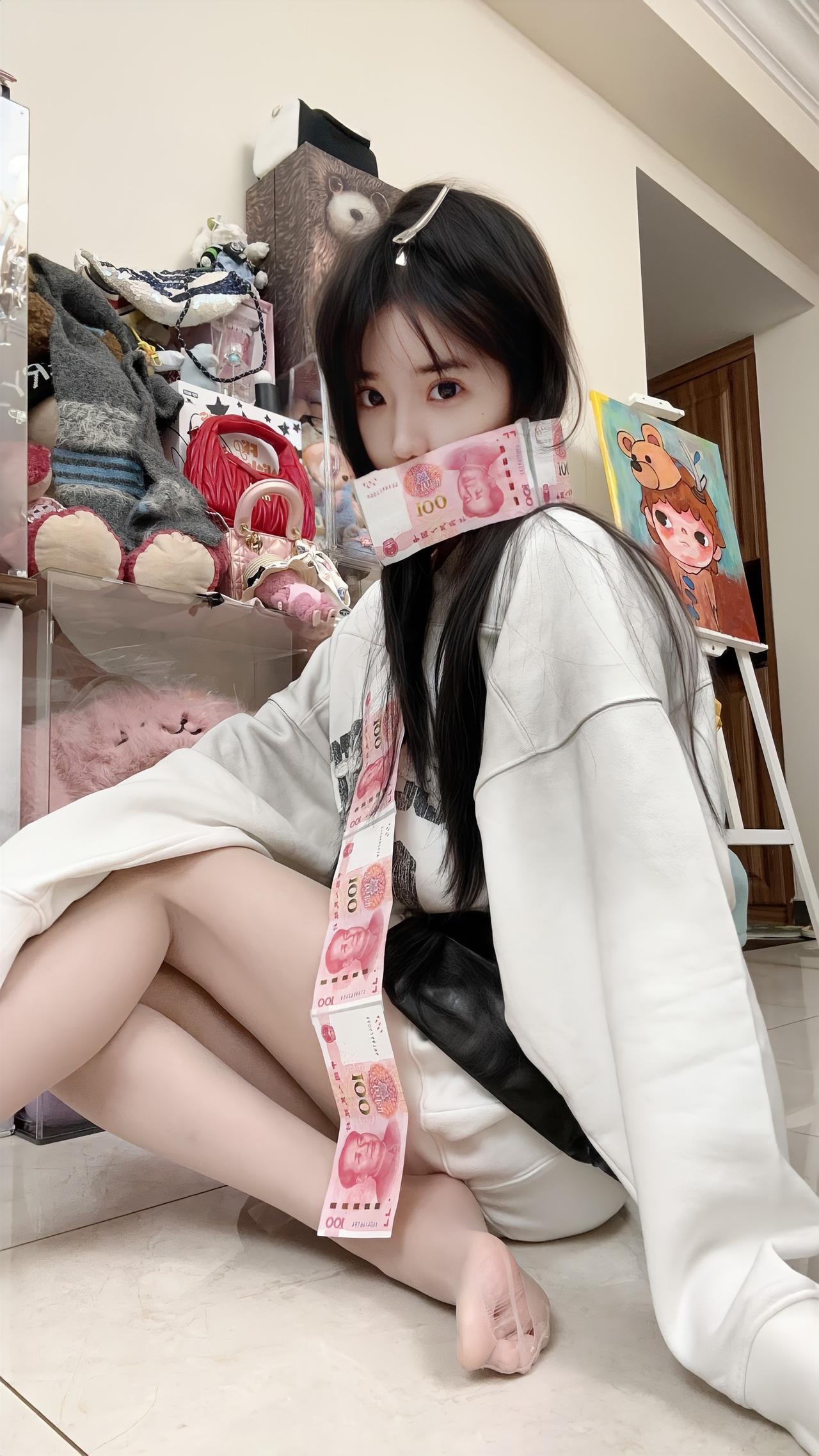 不值得.
挑战多色彩穿搭 冬日穿搭测评 围巾 穿搭博主