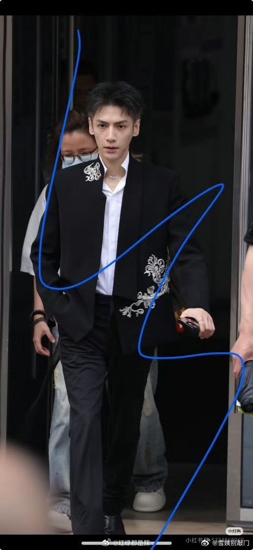 🥭招商大会罗云熙，宋威龙，毕雯珺路透生图 ​​​