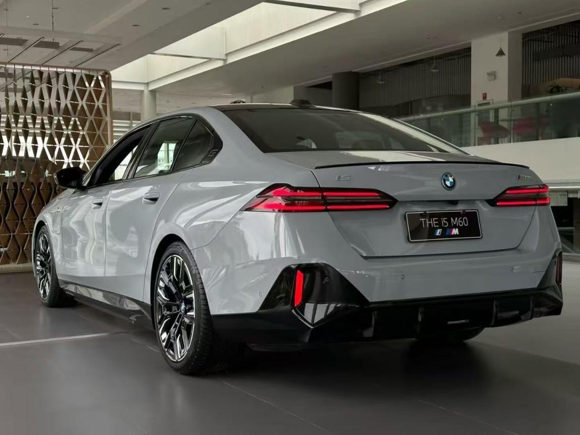 宝马 i5 M60 