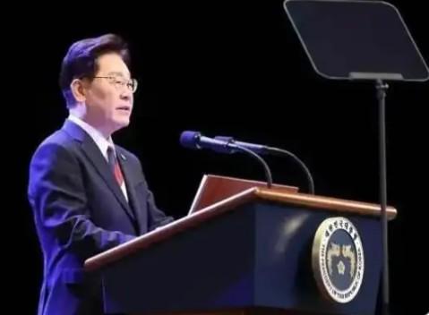 韩乌矛盾升级？韩召回驻乌大使
韩国外交部表示，韩国决定召回驻乌克兰大使。
早前，