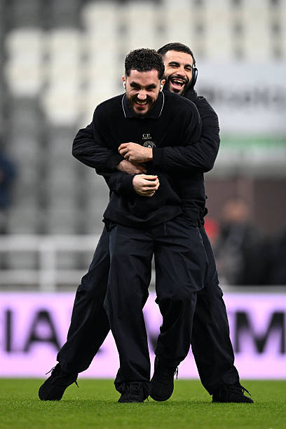 两个拉扬干嘛呢