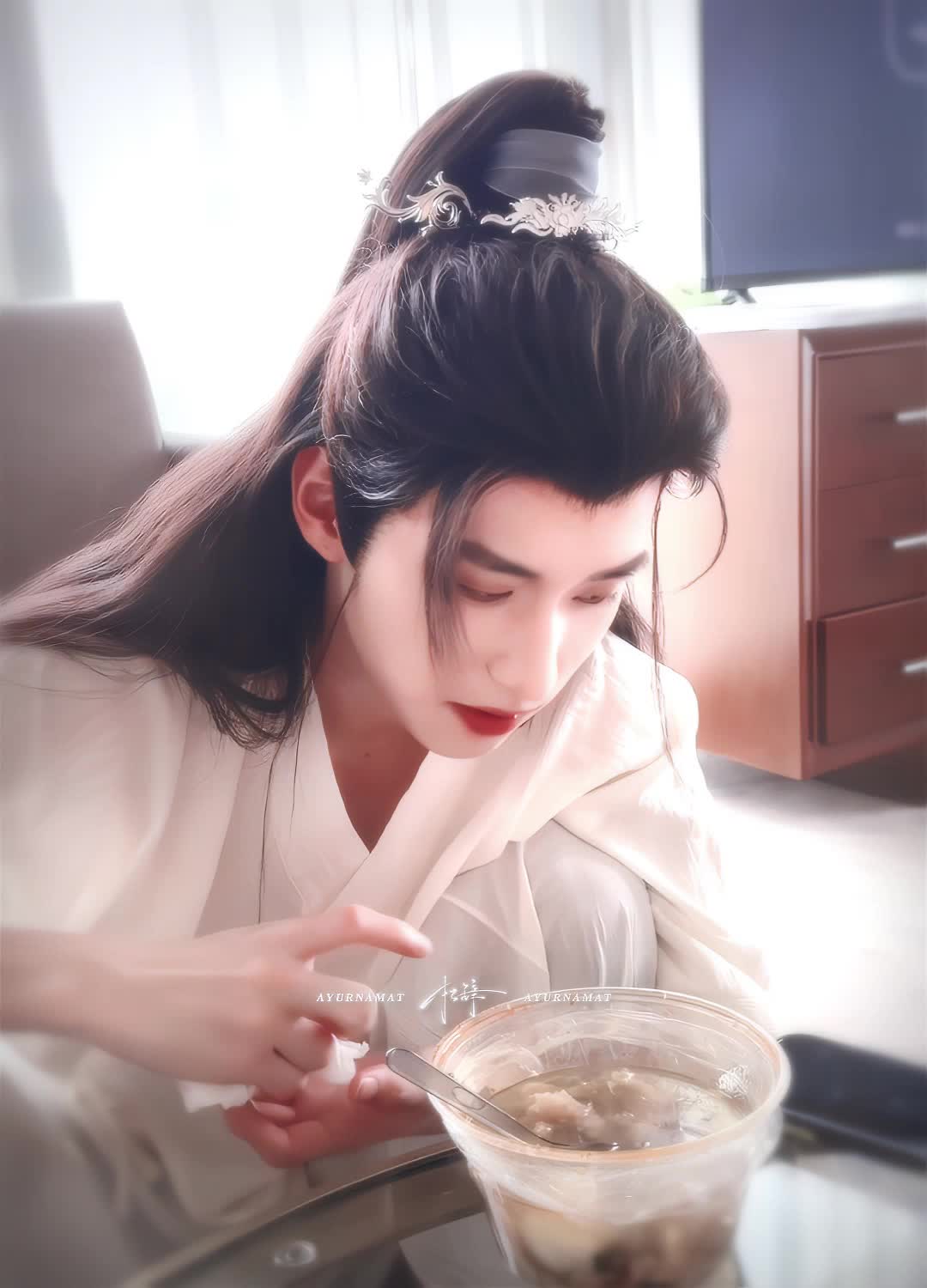 几天不见，此男就美成这样了