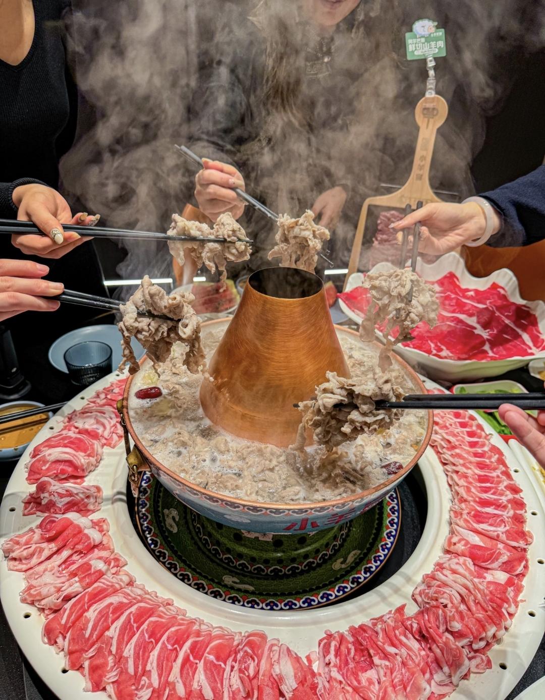 前阵子在内蒙古出差，天天吃羊排涮羊肉。三天后感觉整个人都活了，办公室那些脸色发黄