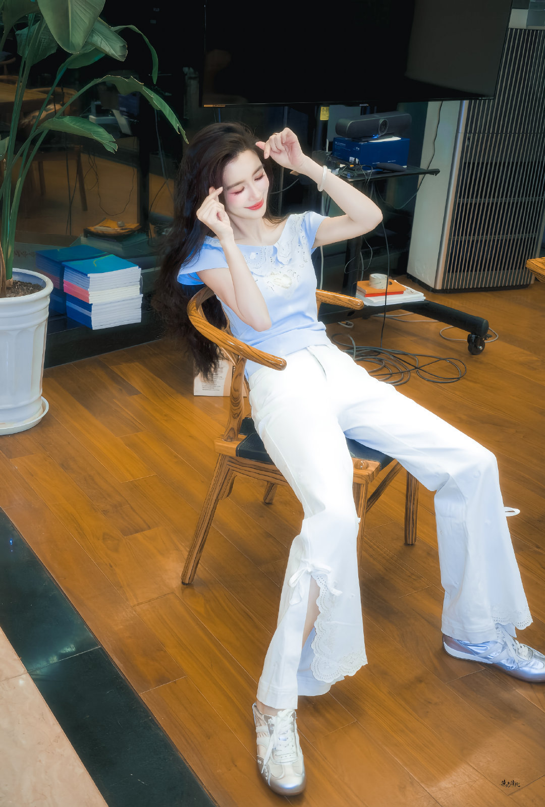 angelababy angelababy "或许我们素未谋面,但我对你的爱意永