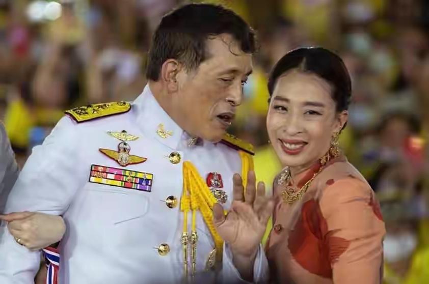 泰国帕公主的离世，真正伤心的只有她的父，母。她的继母苏提达又少了一个竞争对手。这