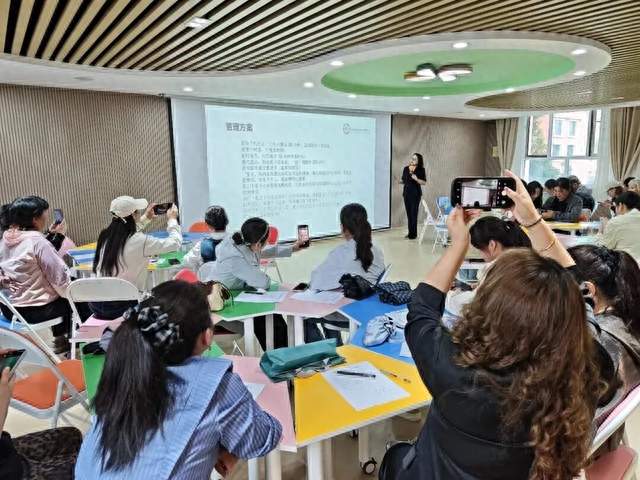 兰州市妇联“金城好家风”家庭教育讲堂走进皋兰三中