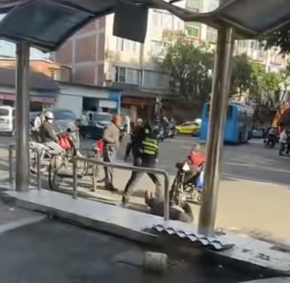 你知道吗？中国社会科学院统计显示，去年城管执法冲突中，60岁以上涉事者占比32%