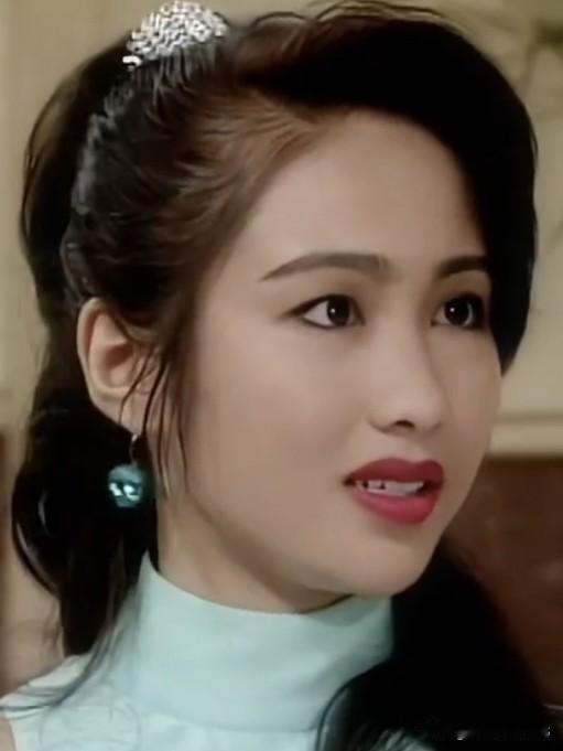 黎姿，岁月不败美人。历经千帆，尽显从容风骨与内心自洽。悟透生活的一段话 人的一生