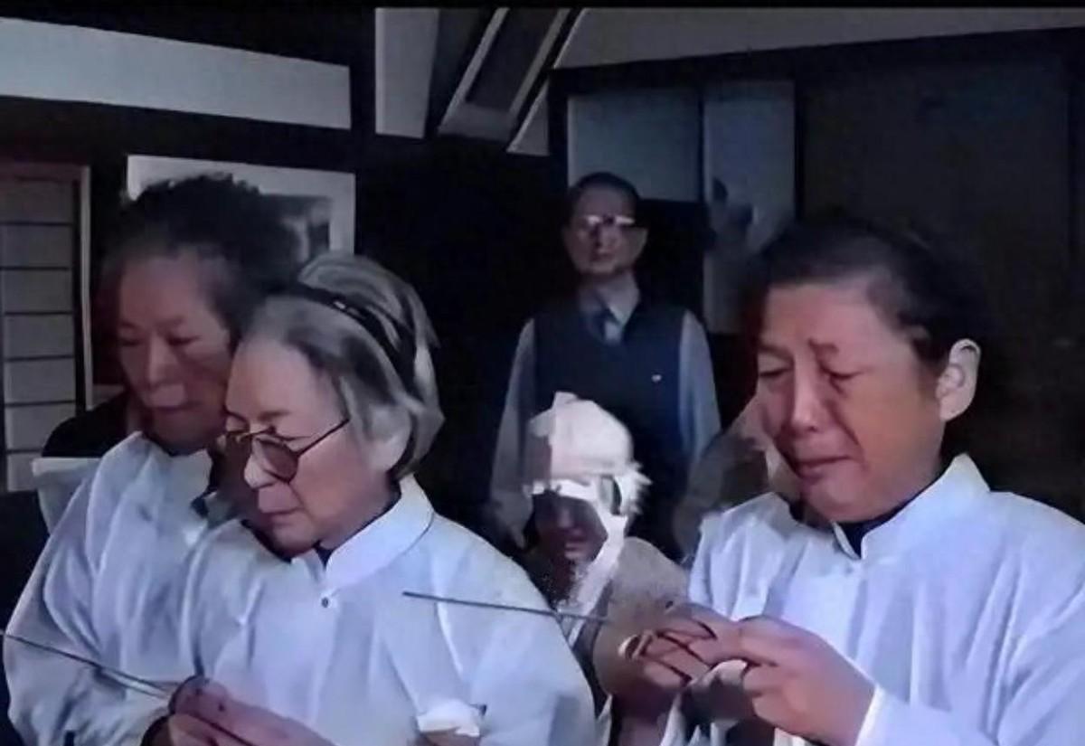 1990年孙立人去世葬礼上，两位前后任妻子罕见同框留影，见者无不动容！
1956