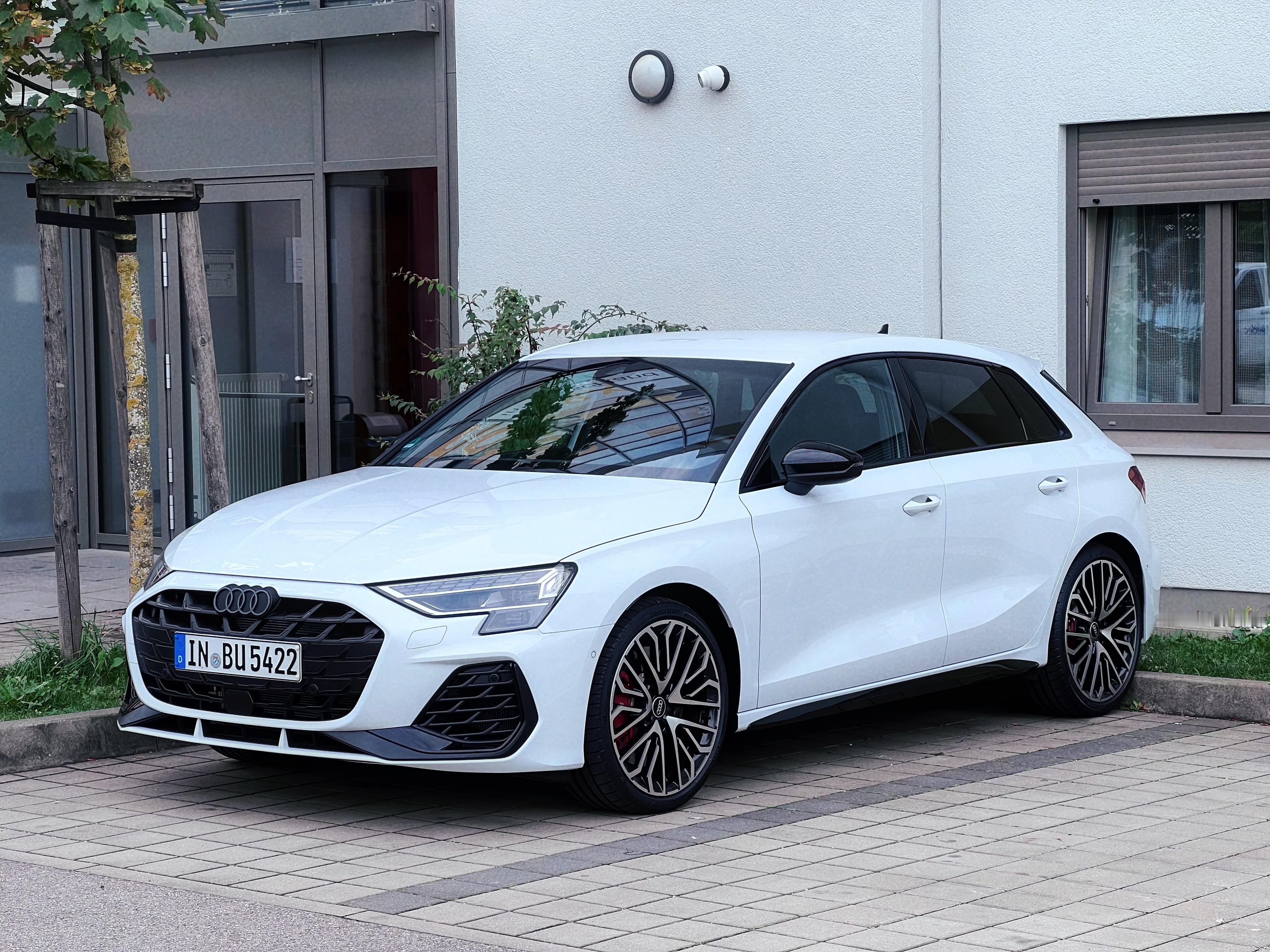 奥迪S3 Sportback！333马力、420牛米的纯燃油小钢炮，原厂自带的A