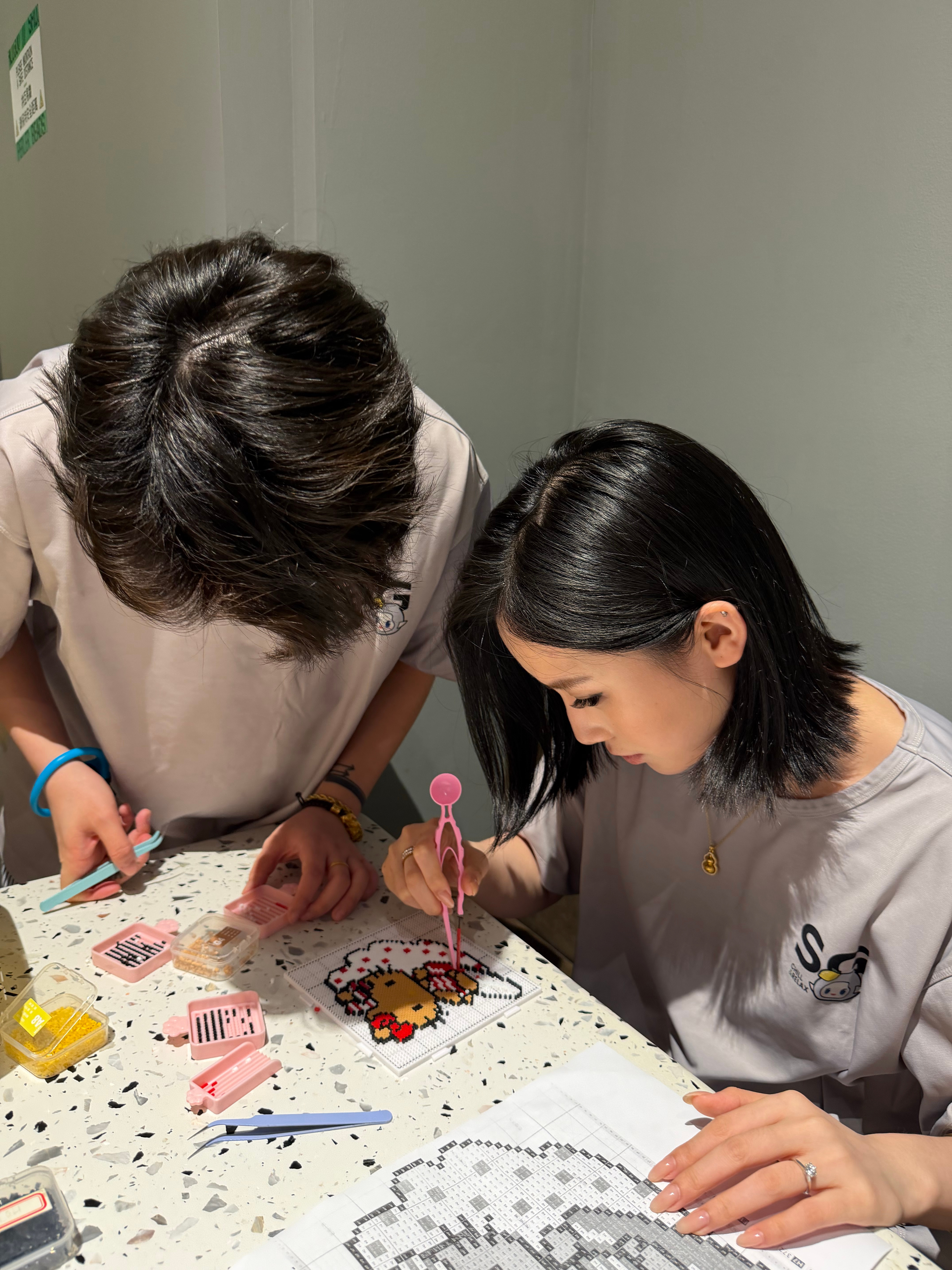 拼豆初体验 好好玩呀就是这一个拼了我们两个小时 我本来以为我会没有耐心 但是没想