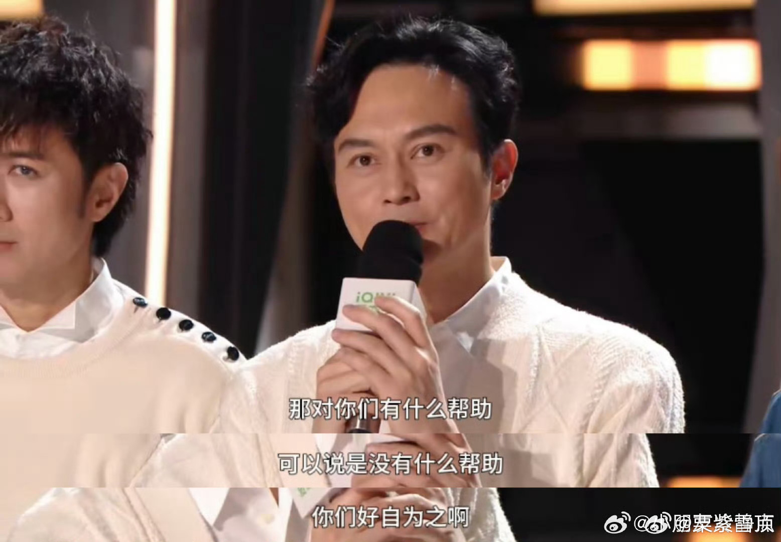 张智霖回应自己不太唱歌了亚洲新声张智霖嘴上说没有帮助，却巧妙的化解了网友的问题[