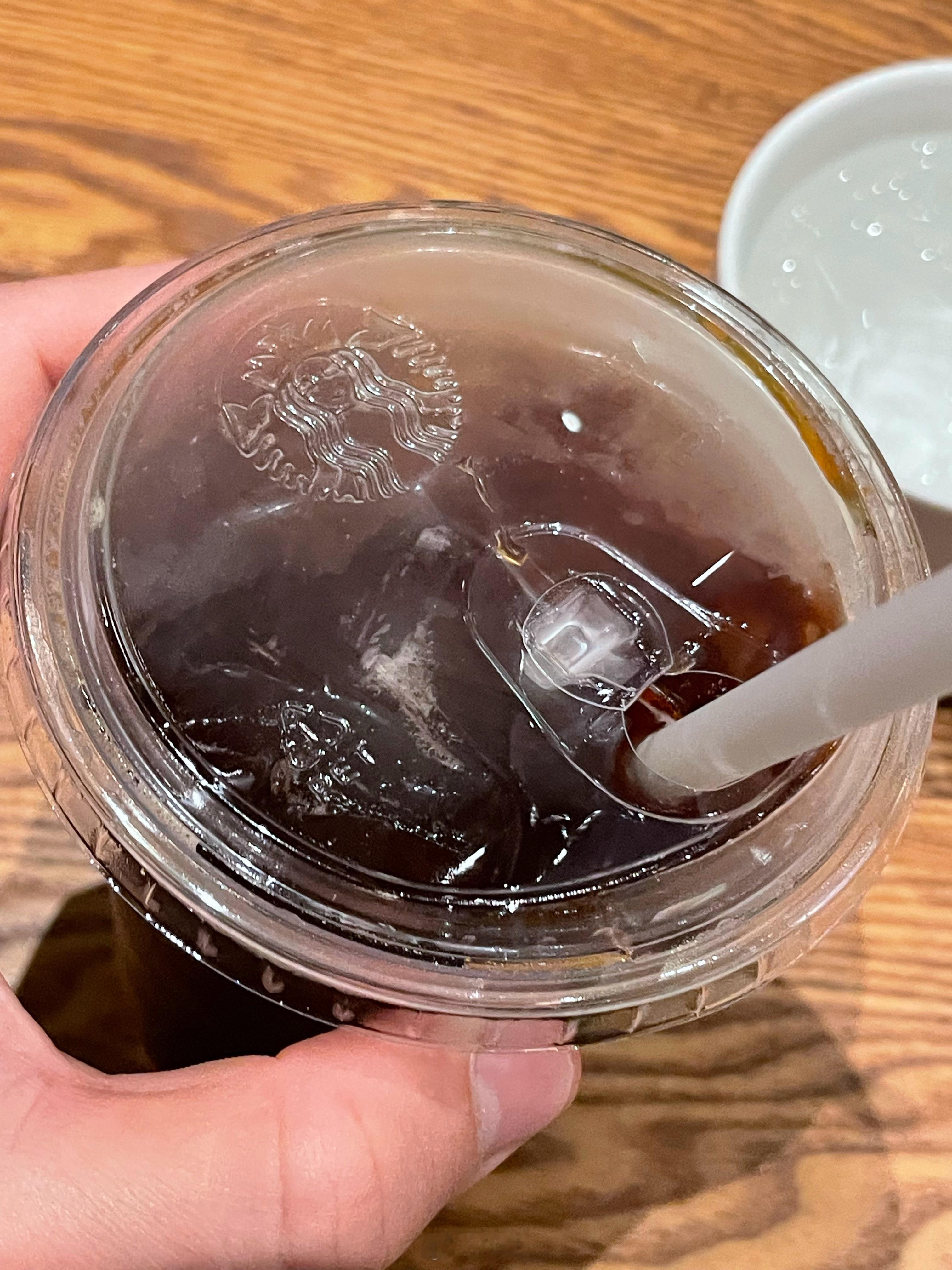 每天早睡早起喝冰美式刷微博看好看的小姐姐研究i枫！经常熬夜是在挑战甲状腺极限