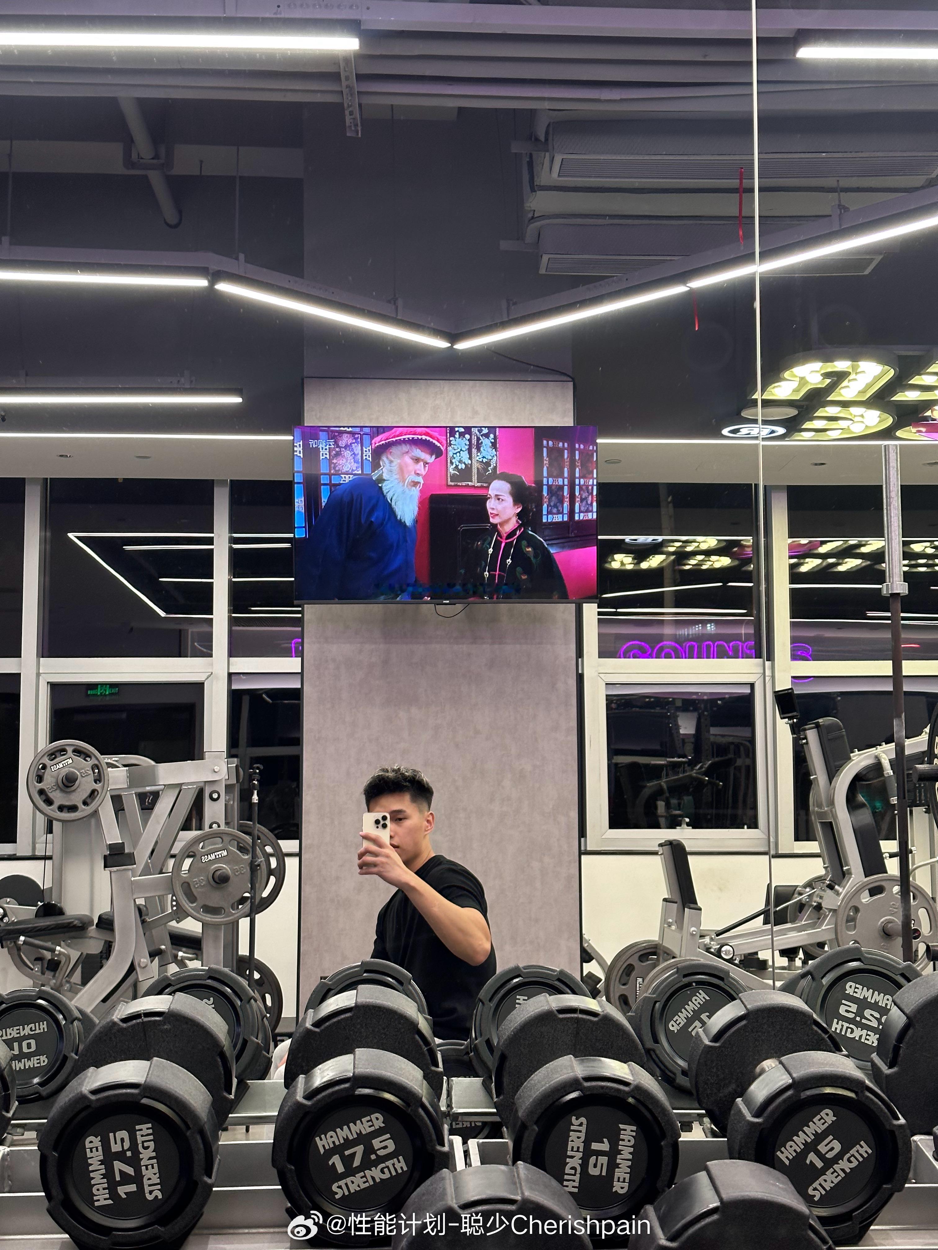 时隔快1年！今天1 公里跑步再次跑进4分钟（图2）前天跑1公里还停留在4分40秒