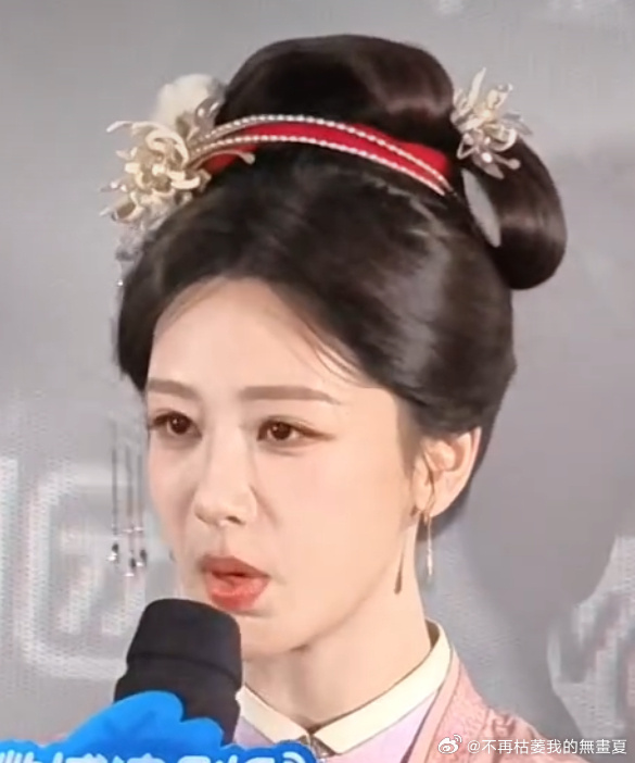 姐姐的酒窝能养金鱼～(o^^o)金鹤龙给杨紫化温婉世家妆