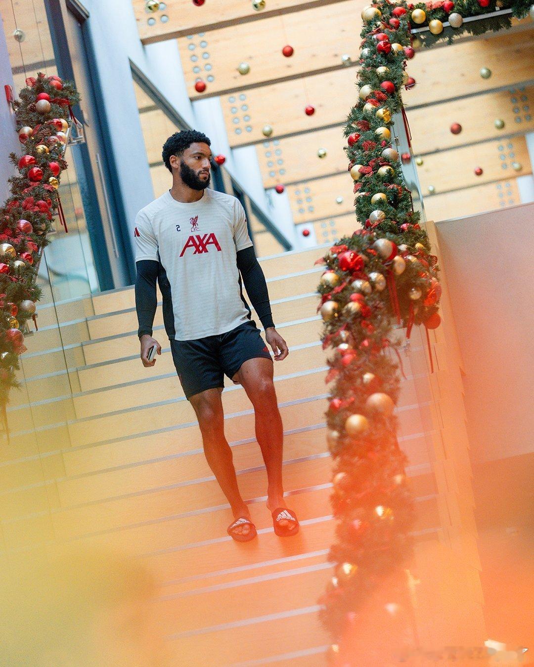 俱乐部的圣诞气氛也浓烈了起来 