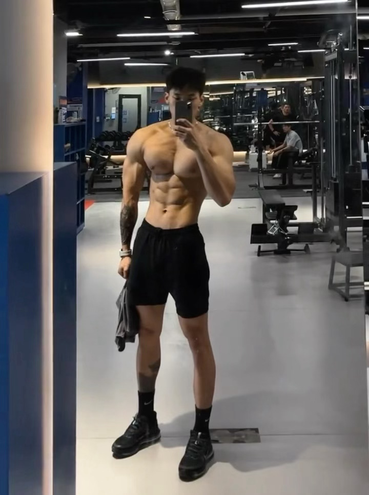 高壮男 
