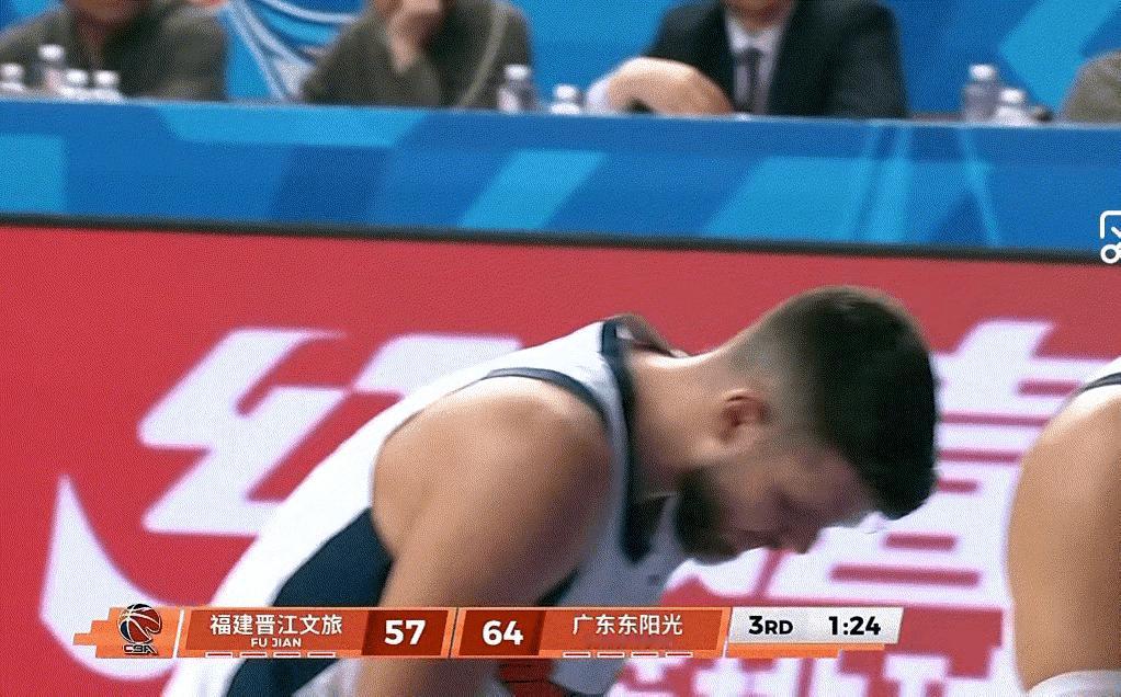 广东队球迷没有绝望！
广东队虽然输球了，但却换来一个好消息！
新来的大外援拉科塞