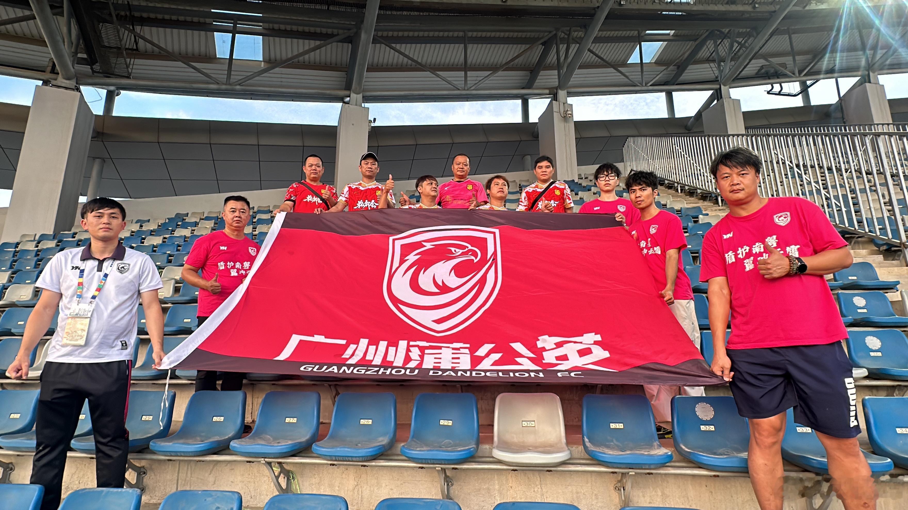 【折戟庐山：广州蒲公英四轮不胜背后的战术失序与心态困局】6月28日，2025赛季