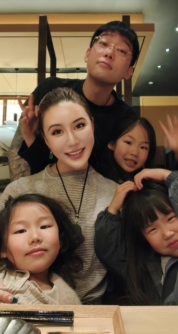 弹壳幸福弹壳一家五口全家福！！ 