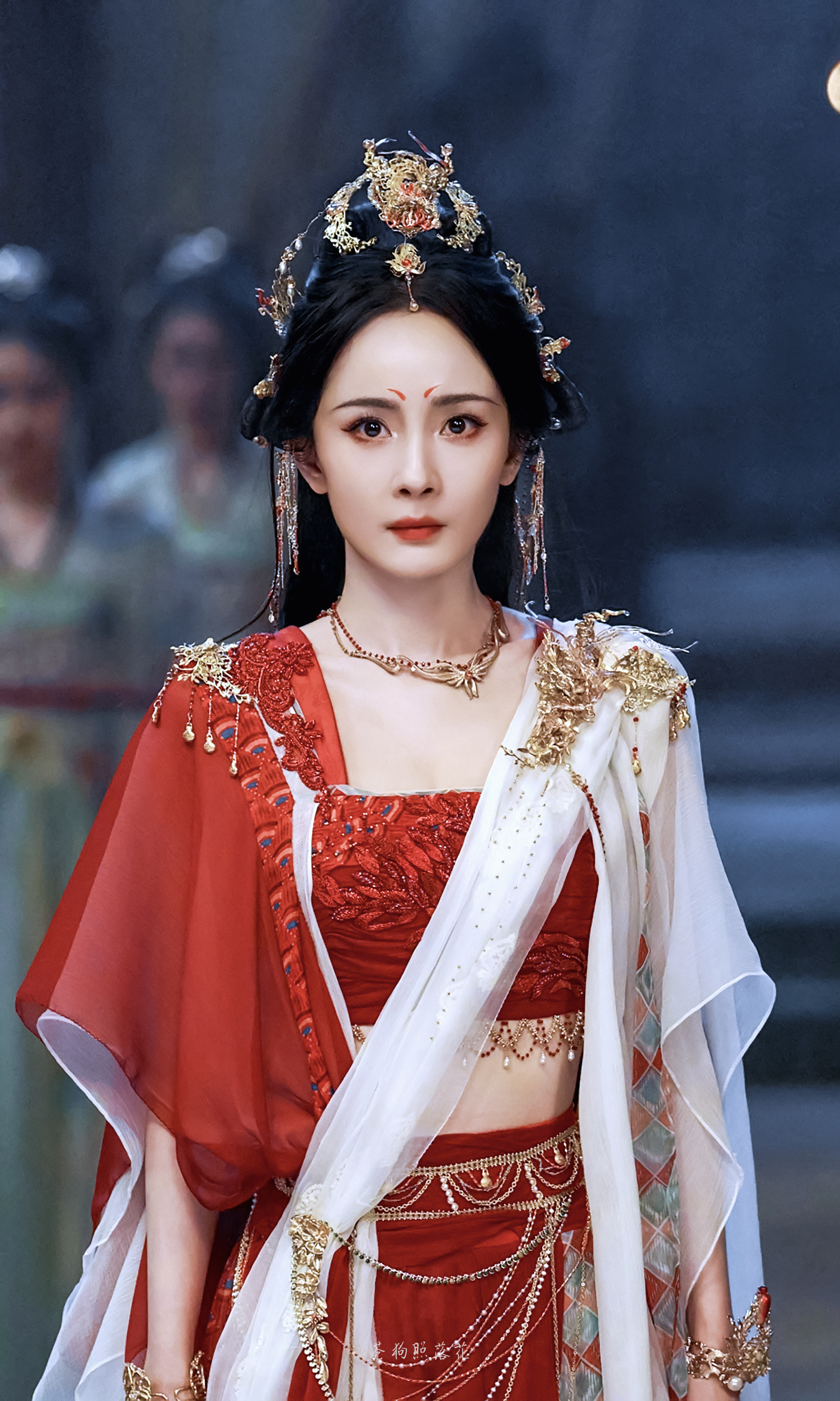 这套流光溢彩的✨✨✨超好看！！！[期待][期待][期待]杨幂 《狐妖小红娘·月红