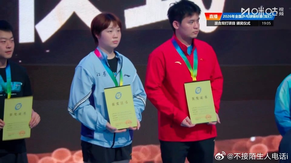 蒯曼全锦赛双冠蒯曼太厉害了，混双女双都拿了冠军🏆未来可期啊。 