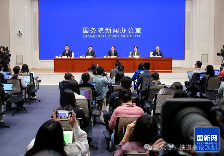 国铁头条【“十五五”国家综合交通规划，正加紧编制→】4月17日，国务院新闻办公室