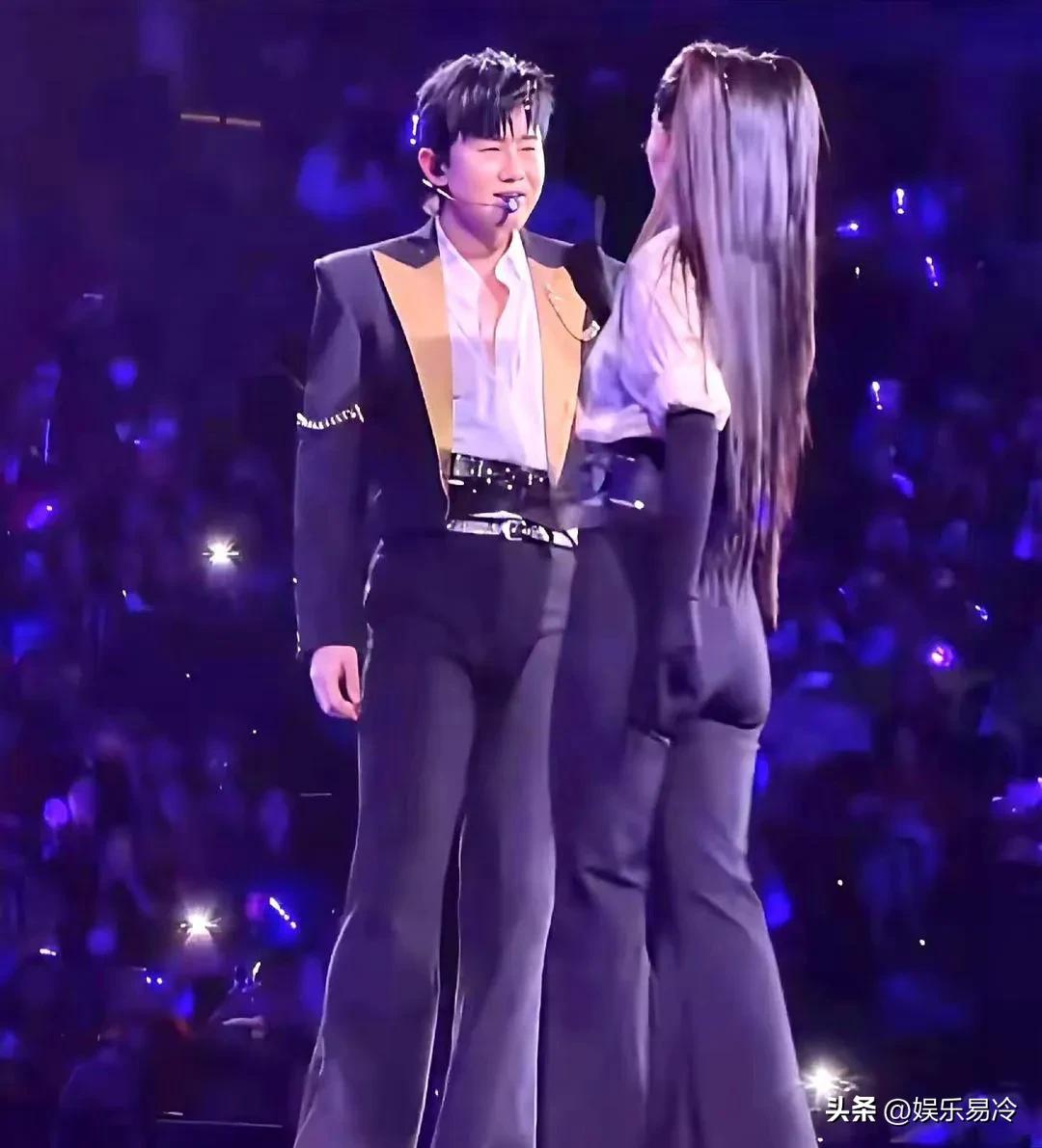 谢娜站出来为张杰讨公道，而张杰在谢娜背后一言不发，这不管薛之谦只是是不是在内涵张