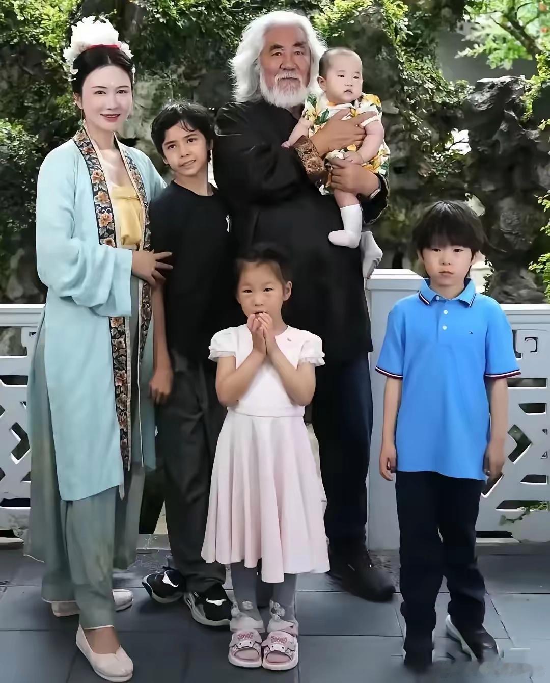 网友调侃，什么叫做，金钱乱了年龄，大鹏乱了四季 ​​​