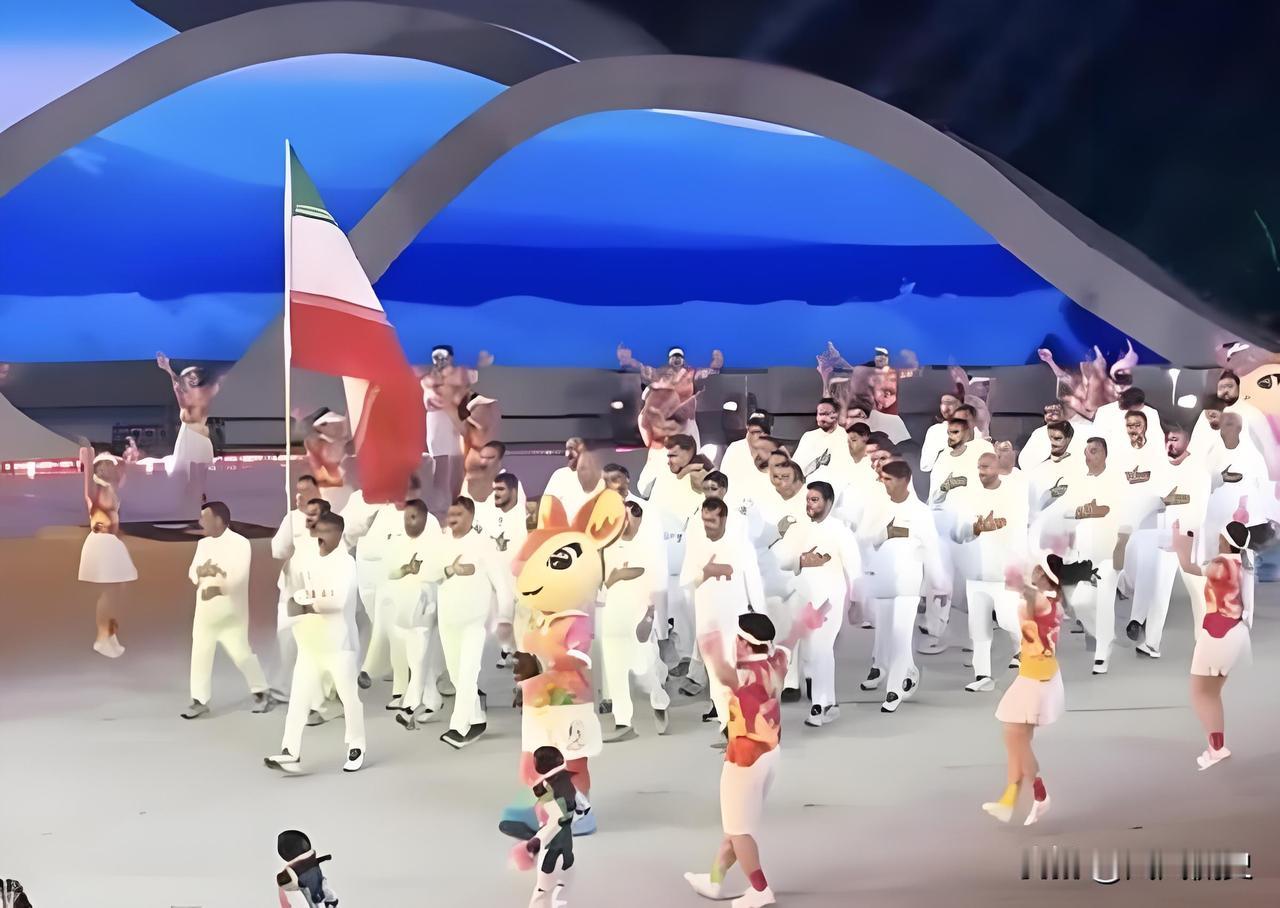 伊朗做了一件事，​让世界都刮目相看，
​昨晚三亚亚沙会开幕式，隔着屏幕看完伊朗代