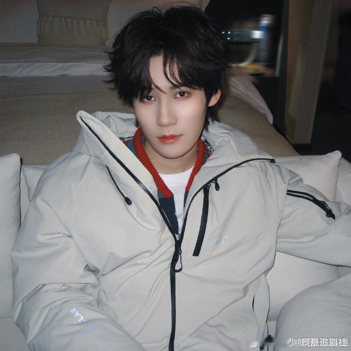 张真源万物皆可哥 张真源的礼貌真的不分对象，面对蚂蟥都要喊蚂蟥哥，还特意叮嘱别咬