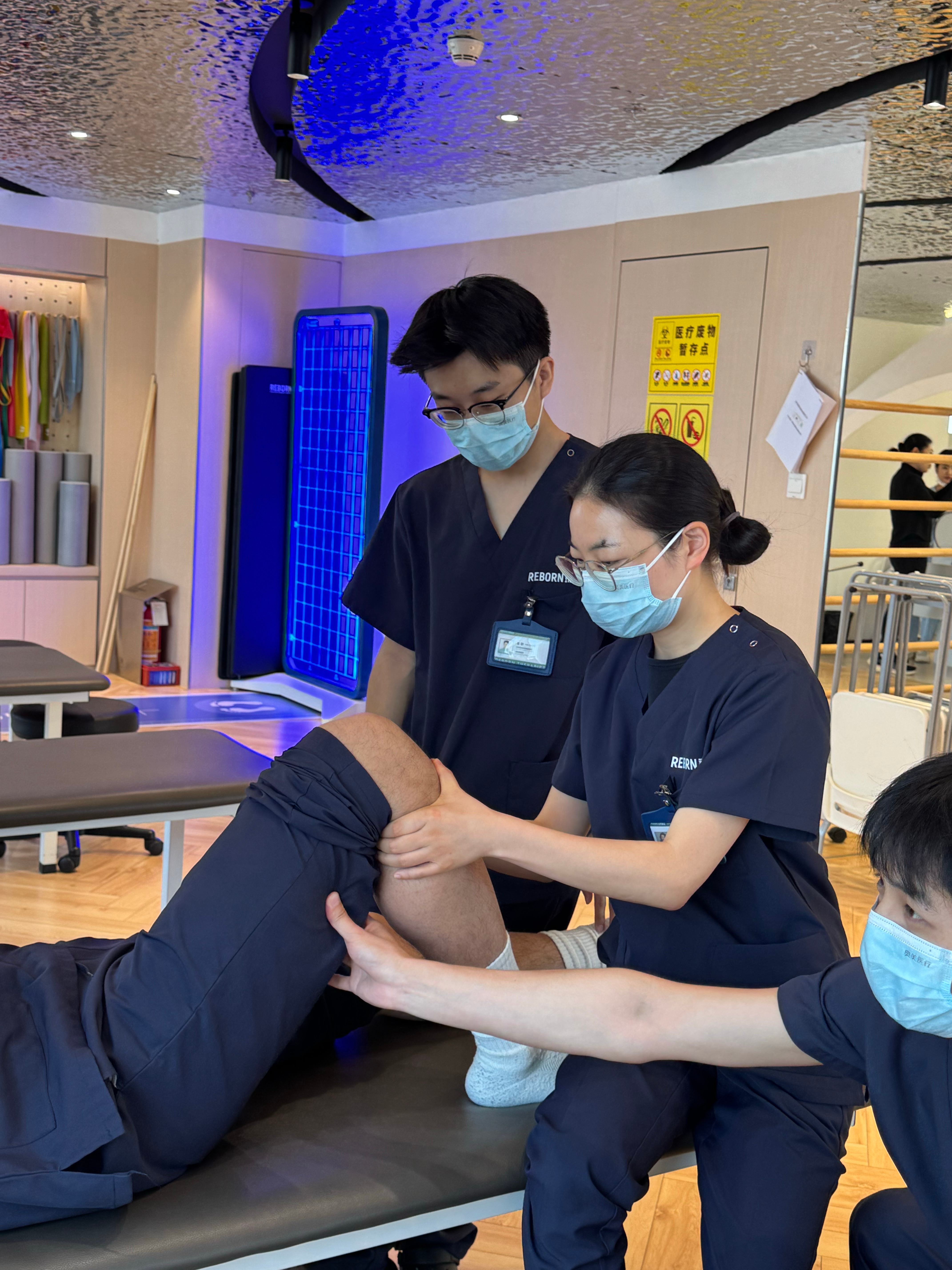 是谁一大早就开始了培训？记录一波深圳店的潘老师的早会日常话说，你们今天有运动计划