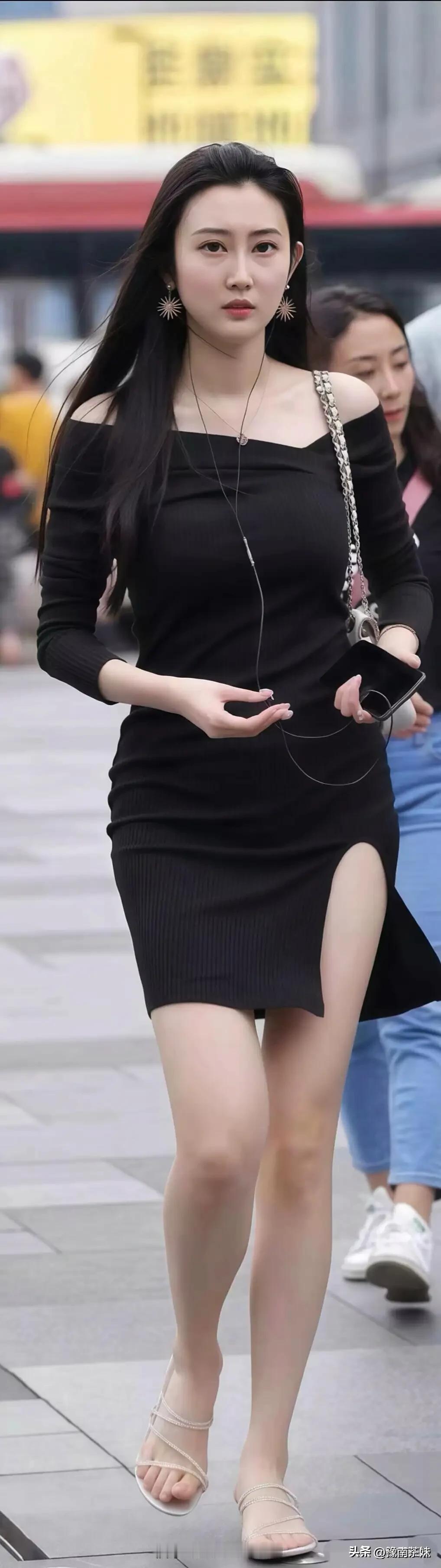 女生如何穿搭看起来时尚更有品味呢时尚芭莎美女美丽大方，高挑美女气质优雅。