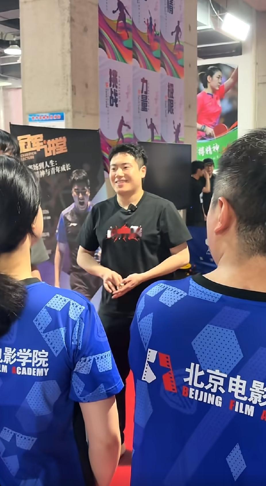甜甜在北电给学生们上课
肉眼可见的他好开心啊
网友们的评论太搞笑了
1、可不敢让