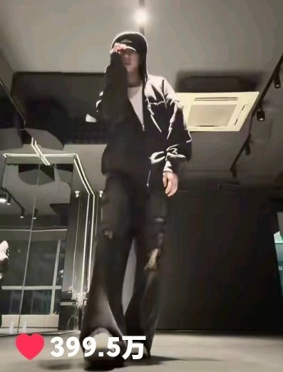 呼。。。要是杨博文是四代第一个抖cha破400w的人你们说我受得了吗 