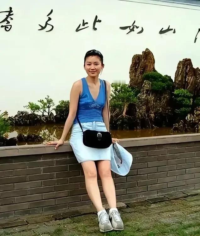 她这气质太好了，素颜也是这么有气质，随便一个镜头，都是那么的与众不同，果然是气质
