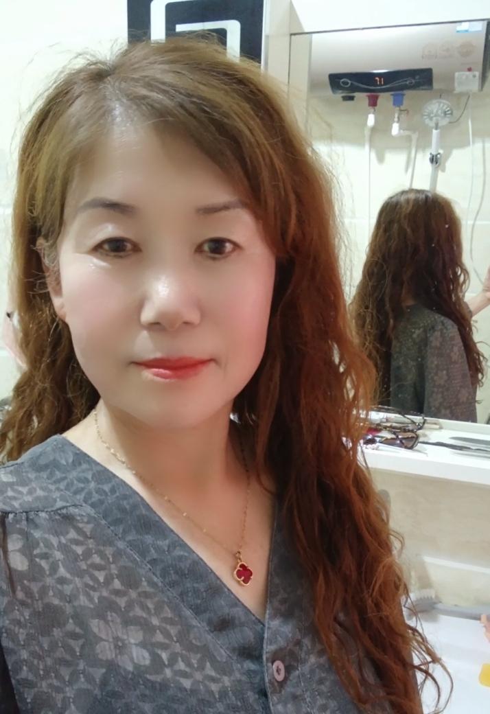 在农村老家
我半月洗一次澡
在楼里我两三天洗一次
这差距太明显了
因为老家没有卫