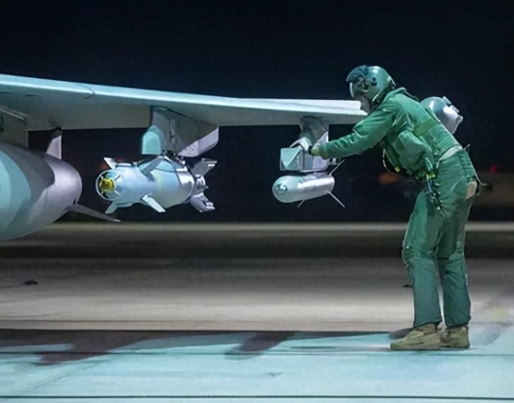 突发消息！英国、法国也联合动手了！外界对美国随意打击主权国家的质疑声还没平息，英