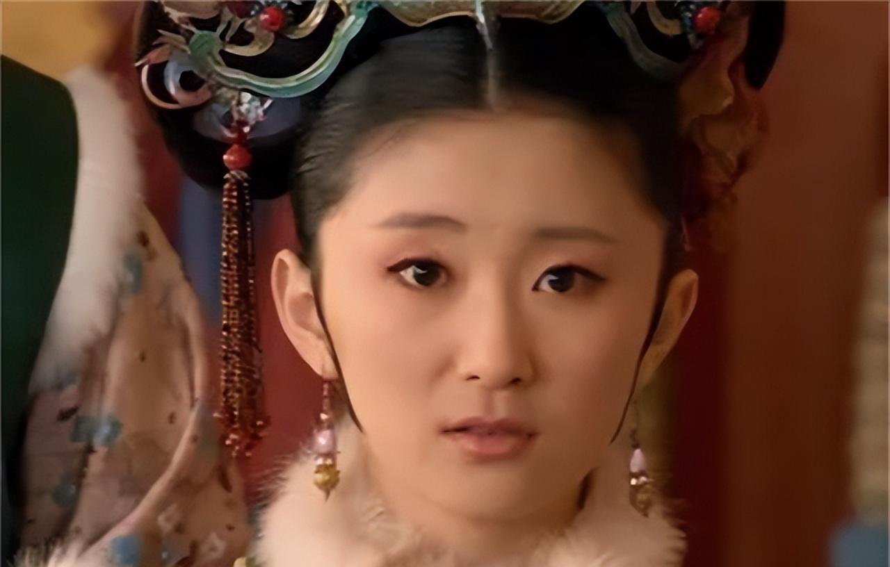 1799年，88岁的乾隆对太监说：“传晋贵人侍寝。”不久，13岁的晋贵人被裹着被