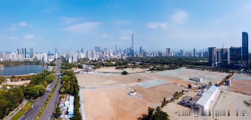 今年以来，深圳多次通过存量用地调规，新增住宅建筑面积超500万㎡。按每套100㎡