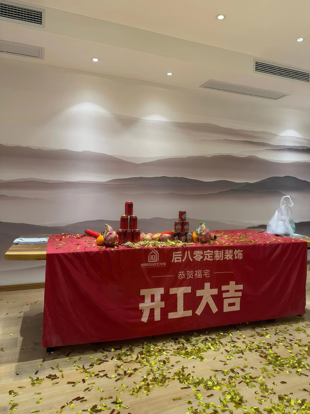 坐标成都金牛区🏠
老房新生计划正式启动
良辰吉日·吉时开工
一锤平安 二锤顺利