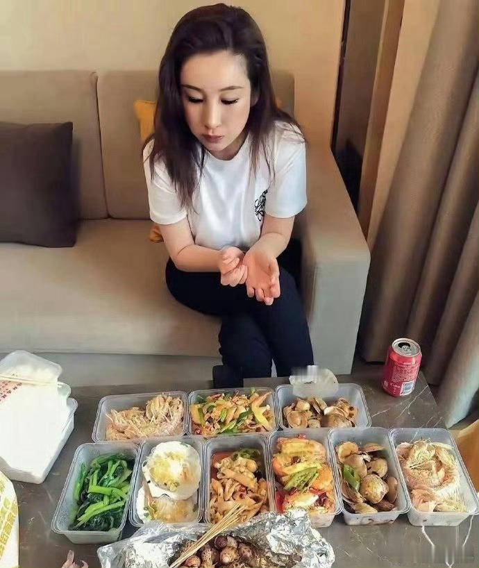 秦海路这顿饭顶我10天工资了吧 