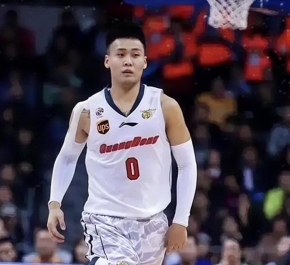 中国男篮历届控卫身高排行榜，他们的硬伤在哪里？

1、宫鲁鸣：1.72米，身材过