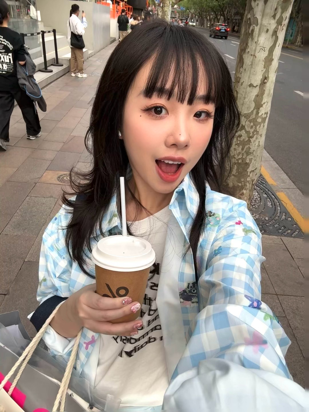 📝在上海的幸福时刻见到了刘令飞老师[赢牛奶]太帅了，老师演得好唱的好怎么皮肤也